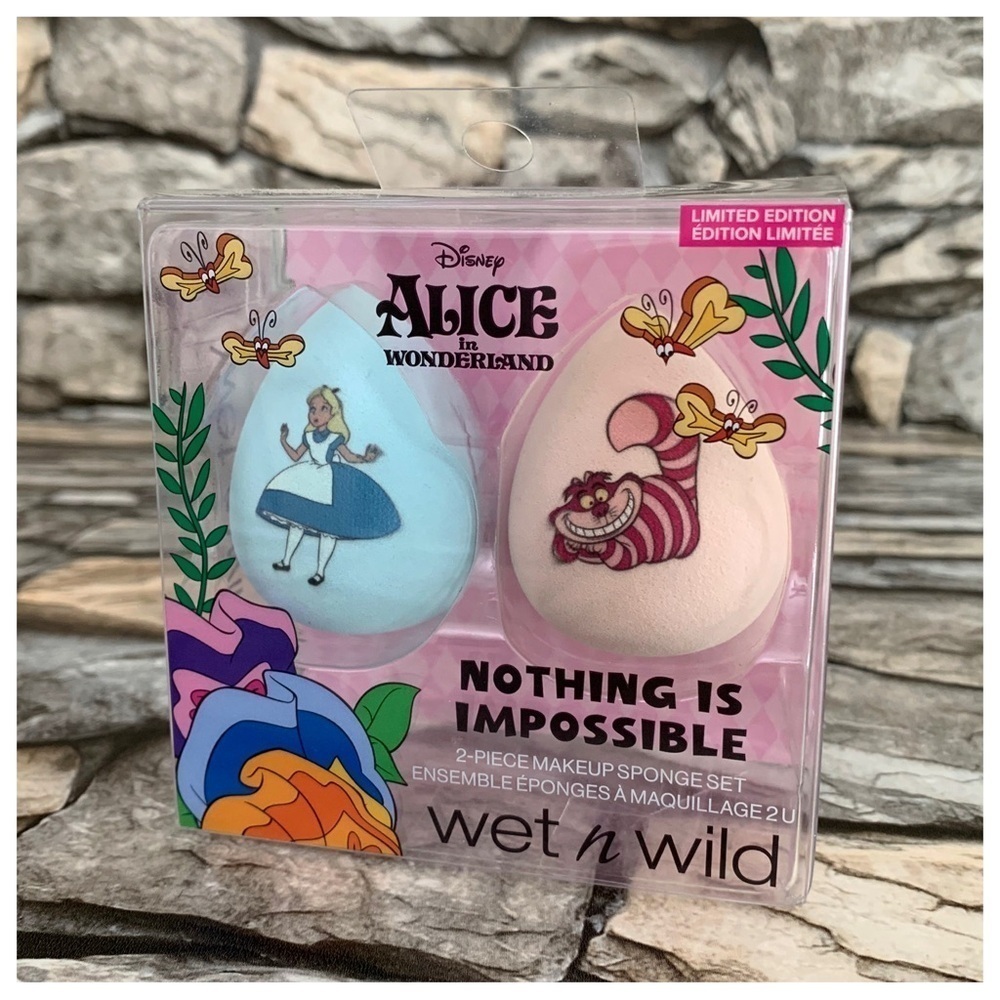 New Alice in Wonderland x Wet n Wild Cheshire Cat Blending Sponge Disney Set NIP
